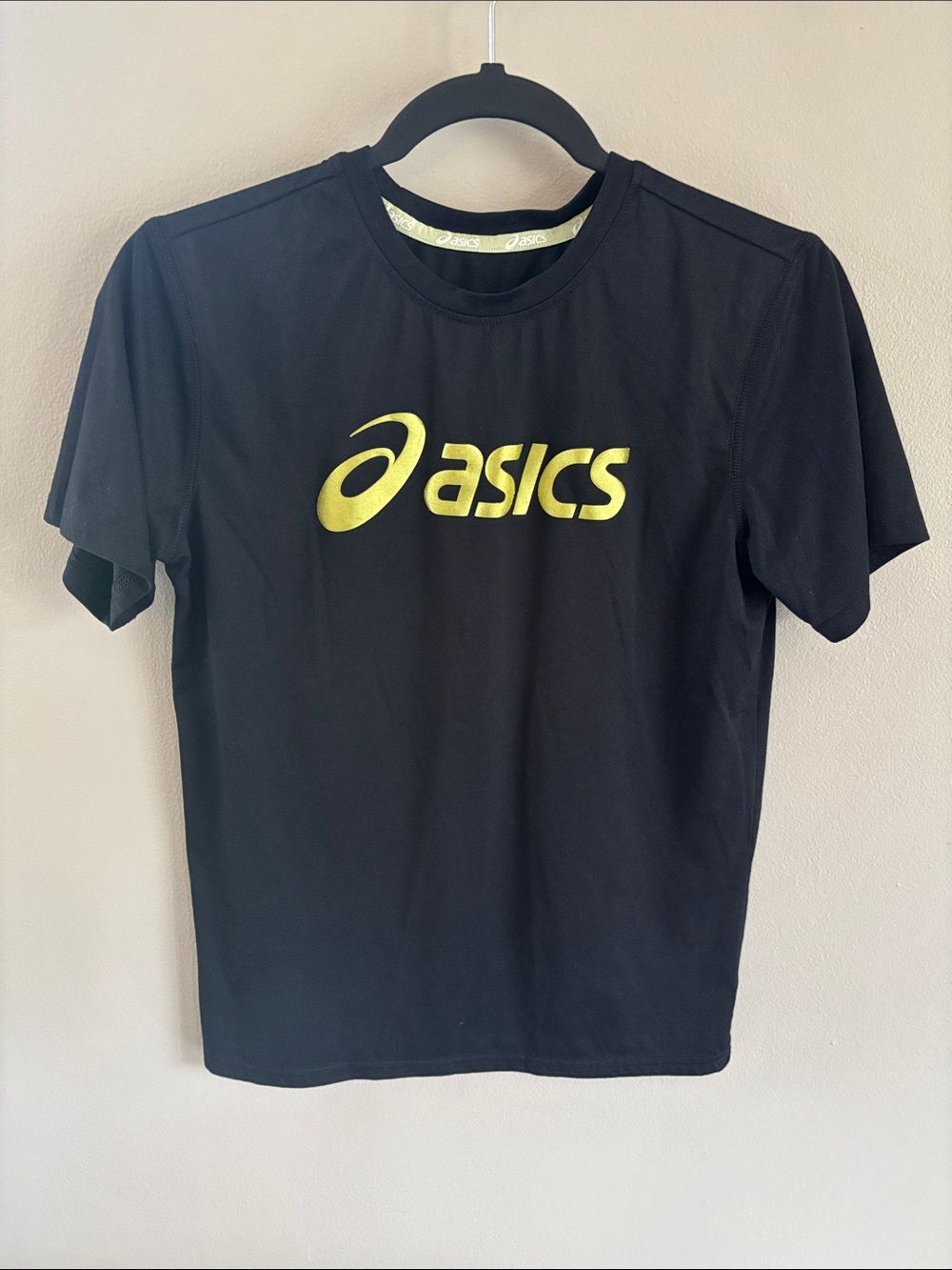 L Asics tee